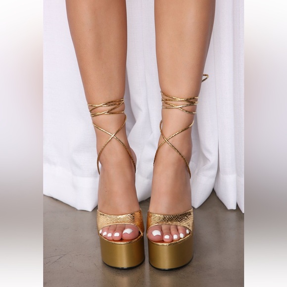 Gold heels - Picture 2 of 5